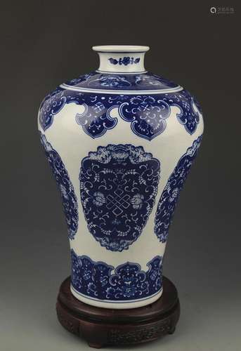 BLUE AND WHITE RU YI PATTERN MEI STYLE VASE