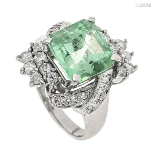 Emerald diamond ring platinum 9