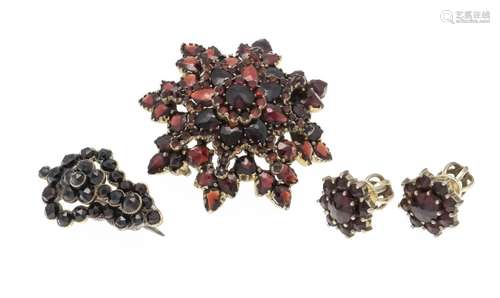 3-piece garnet set, metal-gilt,