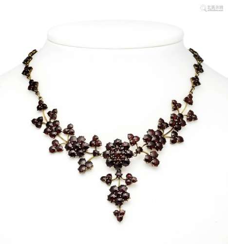 Floral garnet necklace, metal-g