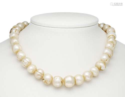 Pearl necklace with clasp GG 58
