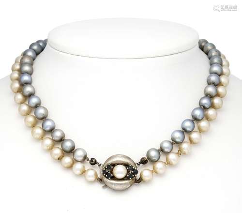 2-row pearl necklace with pin c