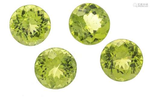 4 peridots, together 11,80 ct r