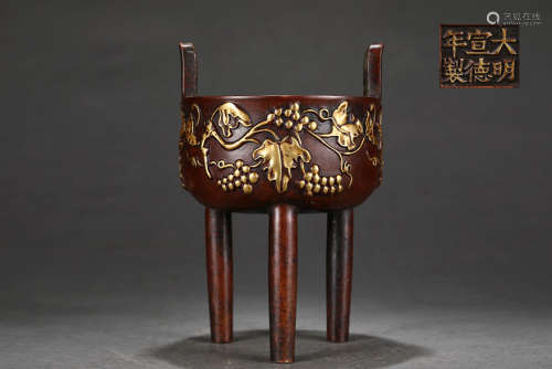 旧藏大明宣德款精铸紫铜胎鎏金瓜果纹三足鼎式炉