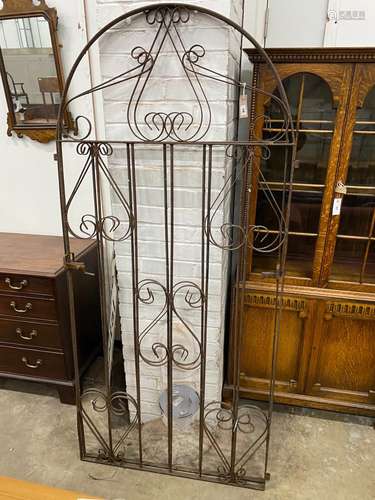 A pair of arched wrought iron gates, each gate width 85cm, h...