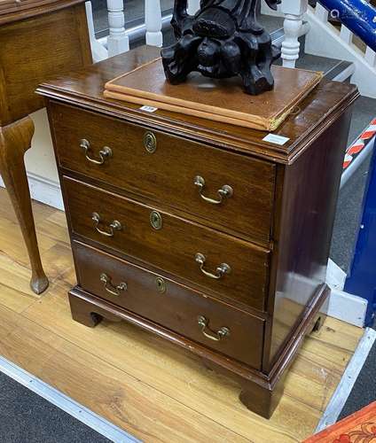 A small George III mahogany chest of three drawers, width 62...