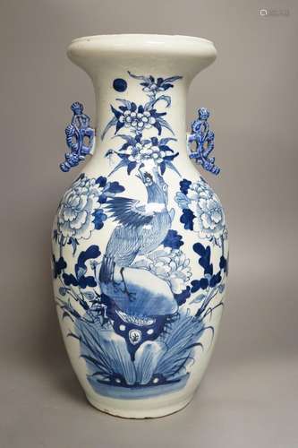 A large late 19th/early 20th century Chinese blue and white ...