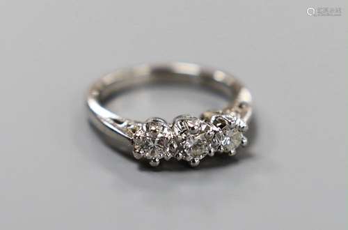 A modern platinum and three stone diamond ring, size H, gros...