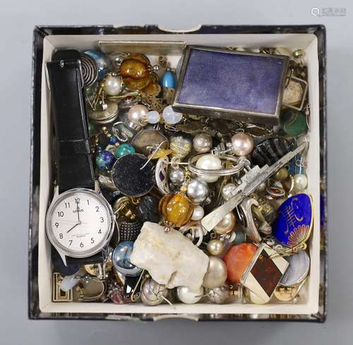 A mixed group of jewellery including costume, filigree and e...