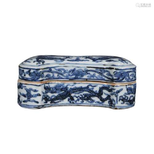 Blue and white dragon pattern lid box