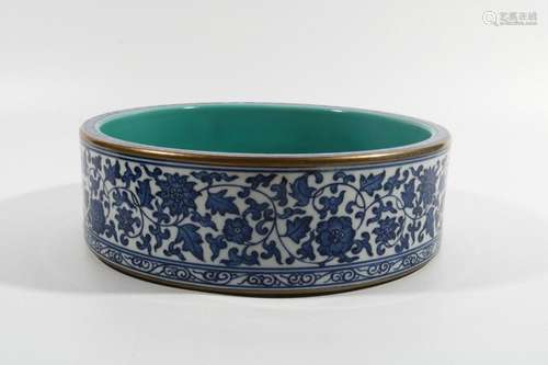 Blue and white flower pattern water bowl