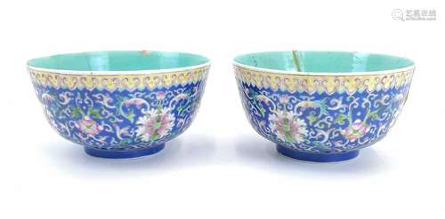 A pair of Chinese porcelain bowls, 19th century.