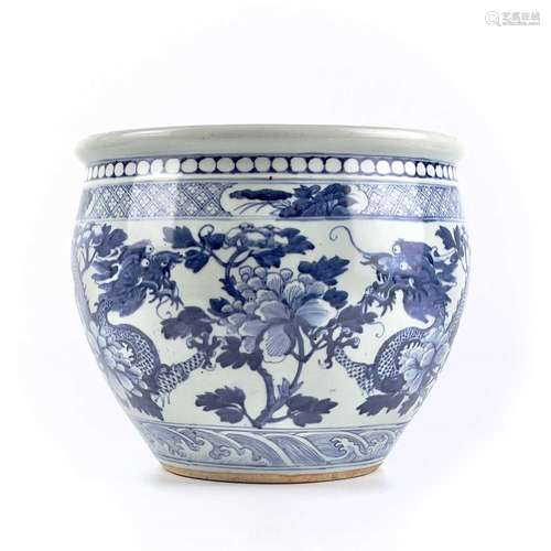 A Chinese blue and white porcelain jardiniere, 19th century.