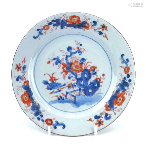 A 18th century Chinese porcelain imari plate.