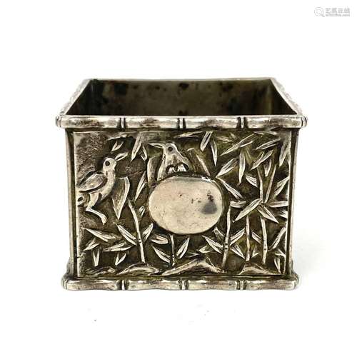 A Chinese silver napkin ring, 19th century.