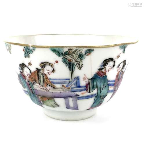 A Chinese famille rose porcelain bowl, 19th century.