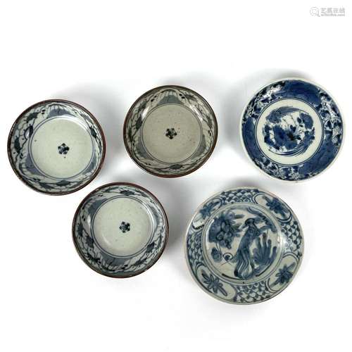 A Chinese Ko-Sometsuke blue and white dish, Ming Dynasty.