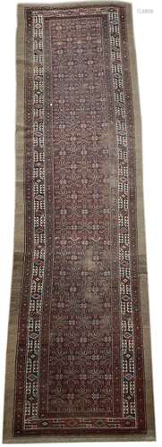 A Sarab runner, North West Persia, circa 1900.