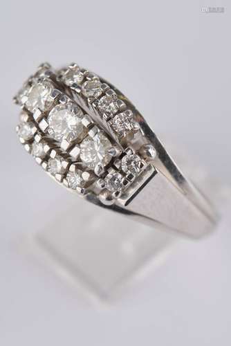 Ring, WG 585, ein Brillant ca. 0.25 ct., zwe