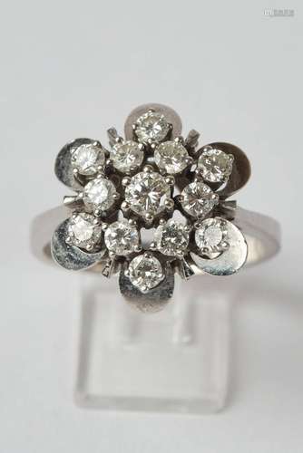 Ring, WG 585, 13 Brillanten zus. ca. 1.00 ct