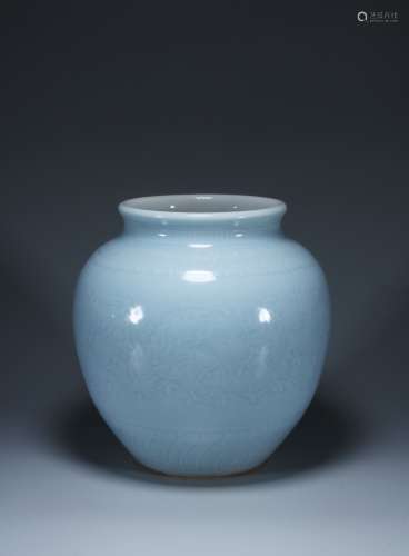 清中期 天藍釉花葉紋大罐