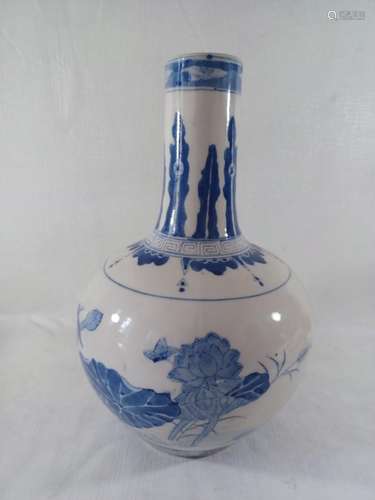 Chinese Antique Blue and White Vases.