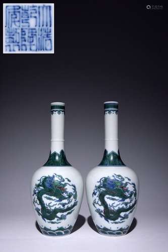 Pair of Chinese Famille Rose Porcelain Vase,Mark