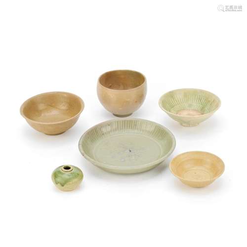 A GROUP OF SIX CELADON GLAZED WARES Ming Dynasty (6)