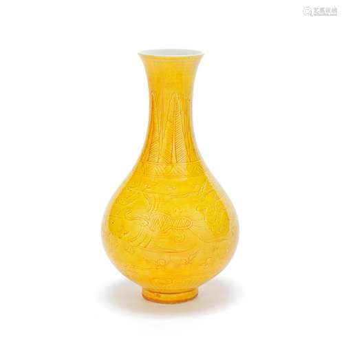 A YELLOW-GLAZED 'PHOENIX' VASE 17th century