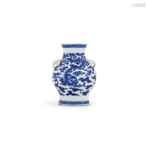 A small blue and white 'dragon' vase, Qing dynasty, ...