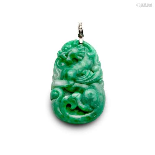 A jadeite 'dragon' pendant, 19th/20th century  |  十...