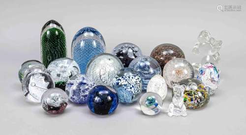 Combination of 20 paperweights, 20th
