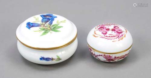 Two round lidded boxes, Meissen, sta