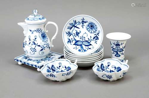 Group of eleven pieces, Meissen, 20t