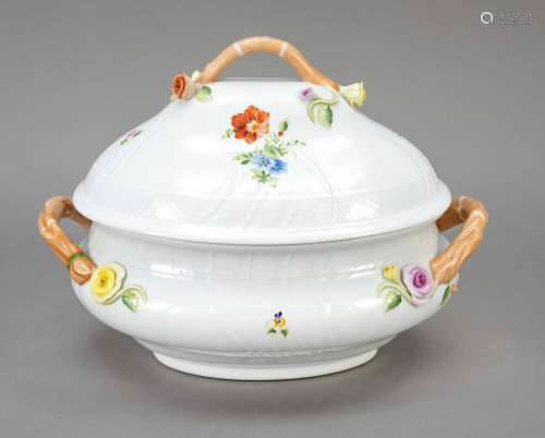 Large lidded tureen, Herend, early 2