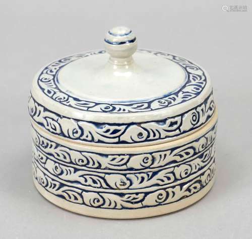 Art Nouveau lidded box, c. 1900, sto