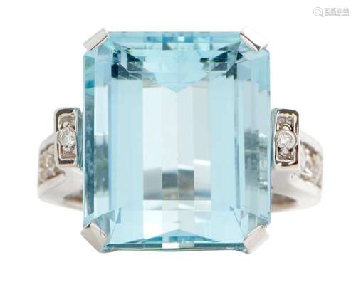 18CT WHITE GOLD, AQUAMARINE AND DIAMOND RING