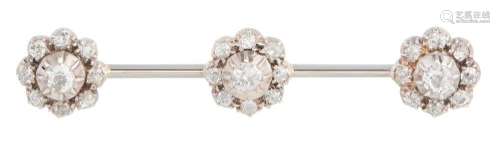 18CT WHITE GOLD AND DIAMOND BROOCH