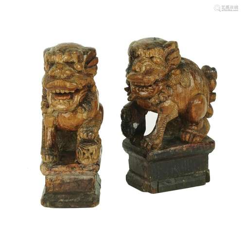 2 pairs of Chinese lacquered figures of a Foo dog, 19th cent...