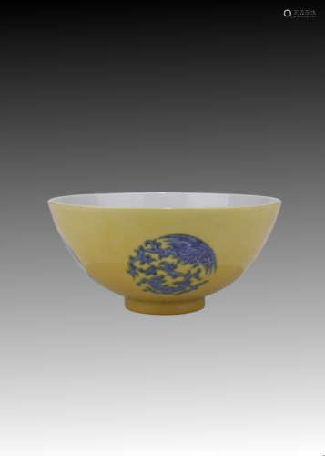 Blue and white dragon bowl with yellow floor opening window