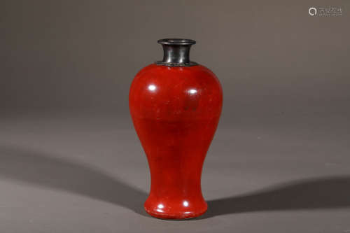 雍正 珊瑚红釉梅瓶