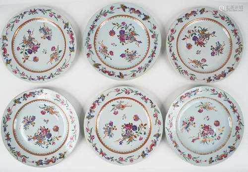 6 assiettes en porcelaine et émaux famille rose Compagnie de...