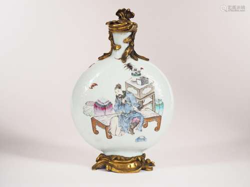 Gourde « bian Hoa » en porcelaine et émaux de la famille ros...