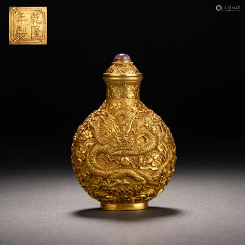 Qing Dynasty pure gold snuff bottle with dragon pattern