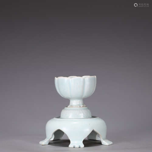 A set of blue-and-white mouth cup holder of Hutian kiln shad...