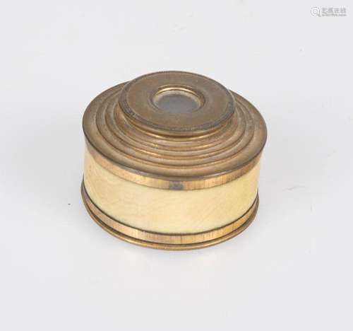 Small spyglass for races or the theatre. 19th century.