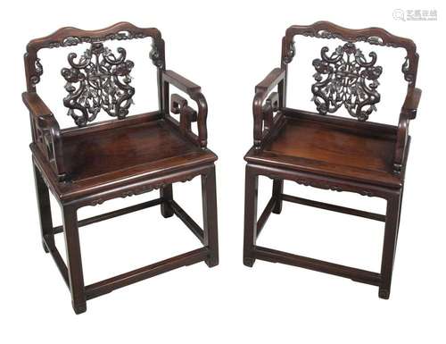 Pair of wooden chairs. China. 19th century.