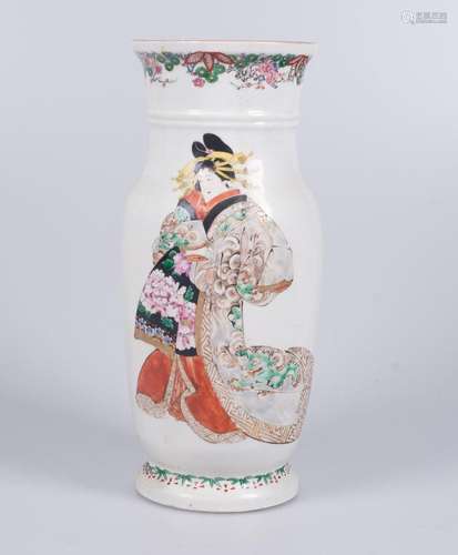 Porcelain vase. Japan. 19th - 20th century.