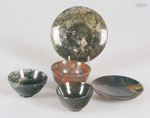 Set of three bowls and two small plates in hard stone. 20th ...