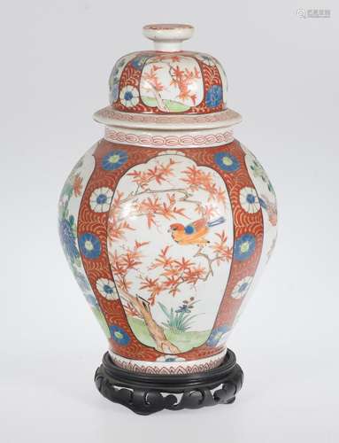 Porcelain jar. Imari. Japan. 19th century.